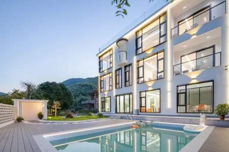 Changxing Nuanzhu·180° Lake View Resort Villa Design Beautiful Отели рядом с достопримечательностью «Changxing Badujie Scenic Area»