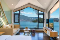 Lugu Lake Qingchen Yipin 180° Lake View Hotel - إقامة ريفية
