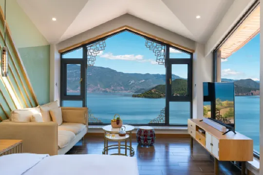 Lugu Lake Qingchen Yipin 180° Lake View Hotel