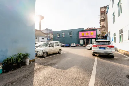 Holiday Inn Tuwo (Traditional Chinese Medicine Hospital at Leping Baida Plaza)