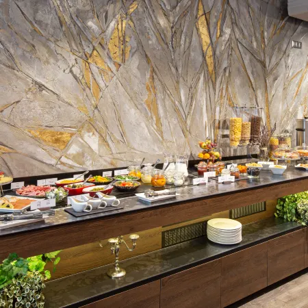 Велтон Клаб Отель и Апартаменты (Welton Club Hotel & Apartments) Отели рядом с достопримечательностью «Крестовский остров»
