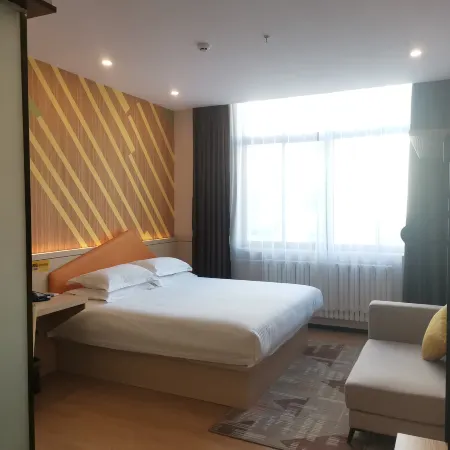 IU Hotel (Dongping Zhengwu Dating Dongshun Square)