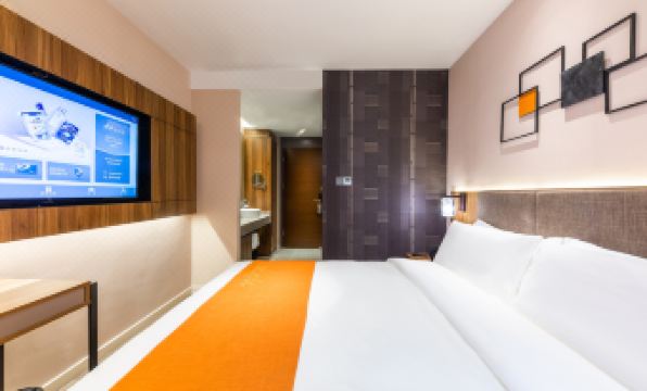 Homeinn Plus Hotel (Guangzhou Yong Qing Fang Changshou Road Subway Station)