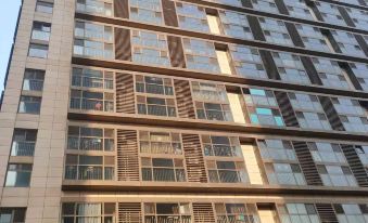 Beijing Zhijia Apartment (Tongren Hospital Rongchang East Street Subway Station)