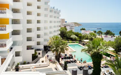 Apartamentos Vistasol Hotels near Marineland Mallorca