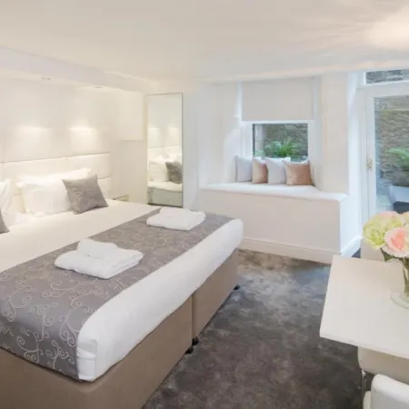 Edinburgh Castle Apartments