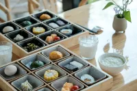 Anji Fanyin · Hillside Wilderness Luxury Private Hot Spring Mountain Stream Holiday Villa - breakfast