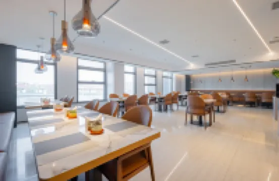 藝龍萬國酒店（濟南火車站北廣場K88名泉廣場店）