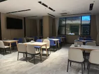 鉑斯登行政公寓（深圳阪田地鐵站阪田萬科廣場店） - 水上樂園