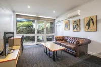 Burvale Hotel Các khách sạn ở Forest Hill