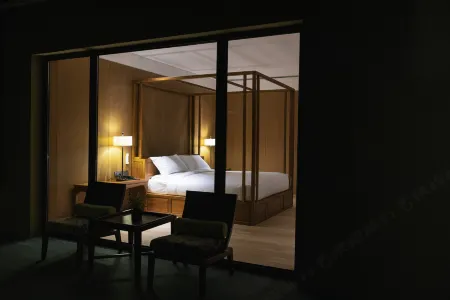 Zhongnan Jingzhuang Hot Spring Resort Отели рядом с достопримечательностью «Chiang Kai-shek Northwest Palace»