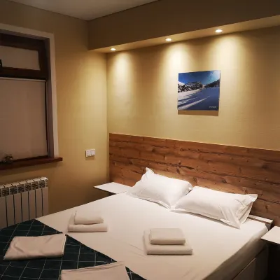 Guest House Discovery Hotels near Kok Tobe