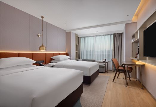 3. 홈2 스위트 바..