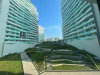 Acellyne's Suites @ The Residences at Commonwealth by Century Hotel in zona Iglesia Ni Cristo Lokal Ng Templo Central