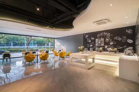 Vyluk Hotel (Beijing Shijingshan Wanda Plaza Octagon Amusement Park Subway Station) Отели рядом с достопримечательностью «Jinan Garden»