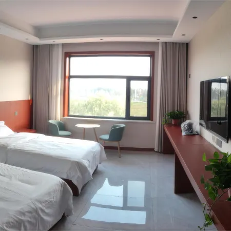 Fengqiu Yunyi Station Hotel
