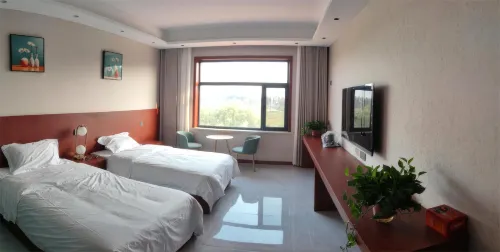 Fengqiu Yunyi Station Hotel