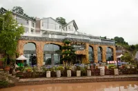 Cheung Kong stone residence Hotels near Banan Gymnasium