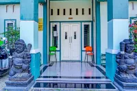 OYO 91731 Home Stay Elis Cateliya Syariah Hotel a West Karawang