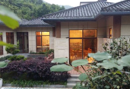 温汤镇军地人生精品客栈外景图