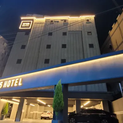 NO.25 HOTEL DONGAM Отели рядом с достопримечательностью «Универмаг Allive»