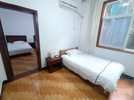 Shitai Shanghai Zhiqing Hotel