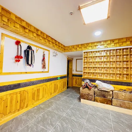 Sertar Leeker Tibetan Homestay Hotel