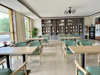 โรงแรม ฮอลิเดย์ - พร้อมอาหารเช้า