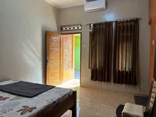 Family 24 Hotel near Pantai Cipatujah Hotel di Kabupaten Tasikmalaya