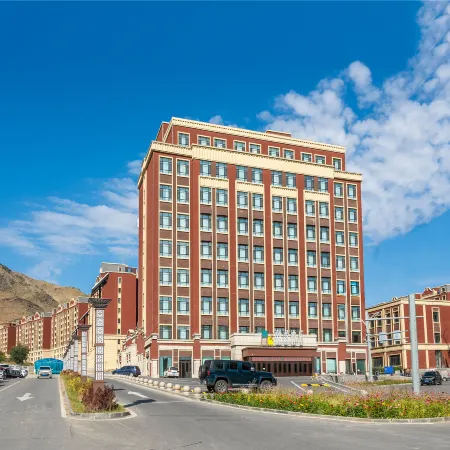 CHEERMAY Hotel (Altay Hualin Park) Отели рядом с достопримечательностью «Скидный лагерь в Алтае, Синьцзян»