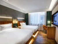 James Joyce Coffetel Hotel (Linzhang County Fenghuangcheng) - parking