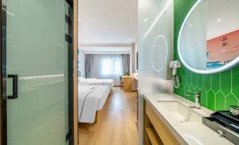 Jianhu Yijia Business Hotel