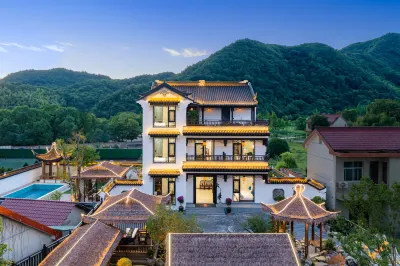 Bamboo Veranda · Hedge Bamboo Lodge Hotels in 