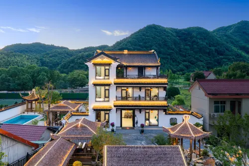 Bamboo Veranda · Hedge Bamboo Lodge