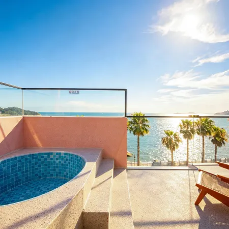Dolphin Bay Hotel, Weizhou Island