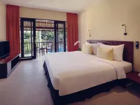 منتجع ميركيور سانور Hotels near شاطئ بينجيمباك
