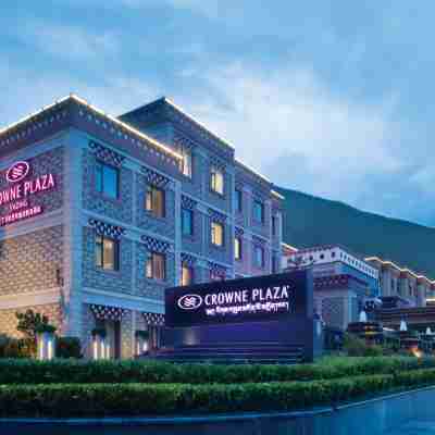 亞丁日松貢布皇冠假日酒店 Hotel Exterior