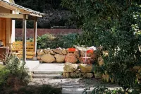 Sheng Tian She village Hotels in Xinchang