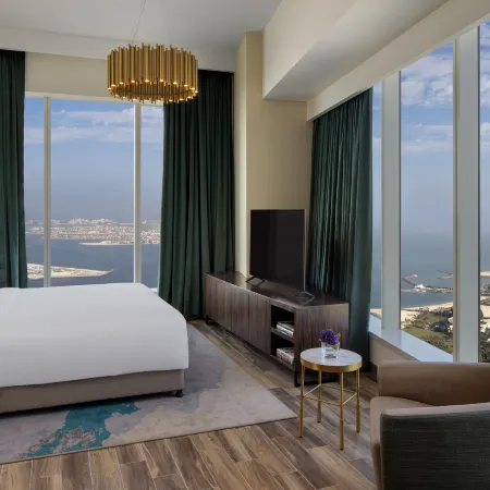 Avani+ Palm View Dubai Hotel & Suites Отели рядом с достопримечательностью «Район Дубай-Нолидж-Виллидж»