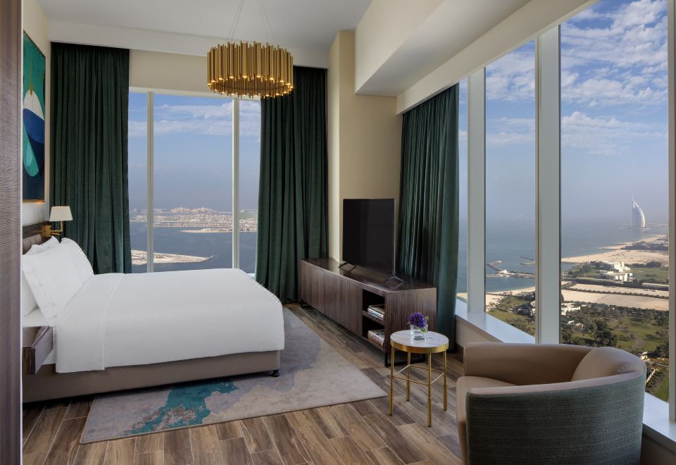 Avani+ Palm View Dubai Hotel & Suites 야외 수영장