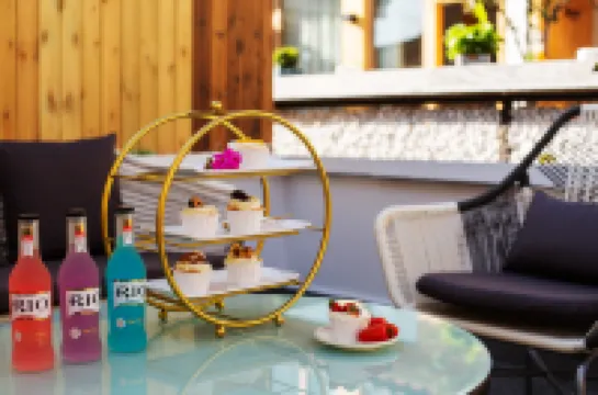 Shitouji.Guanshan Xiaoju B&B (the Old Town of Lijiang Dashuiche Store)