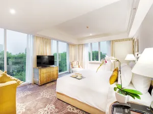 Apricot Hotel