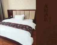 Luhuo Longyang Hotel