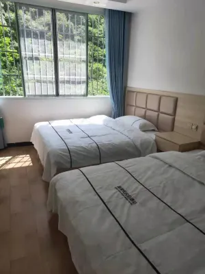 Anshun Dragon Cyclone Folk Hotel Hotels near Guanyin Cave