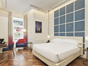 The Britannique Hotel Naples, Curio Collection By Hilton