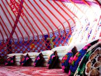 喀纳斯民俗风情园 - 传统特色毡房