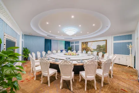 Century Junyue Hotel Отели рядом с достопримечательностью «Guangxi Health Vocational and Technical College»