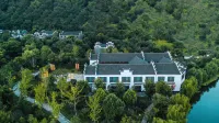 Designed resort in Moganshan Lishanyunju Các khách sạn gần CPC Deqing County Committee Party School
