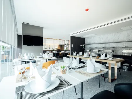 Montana Hotel & Residence