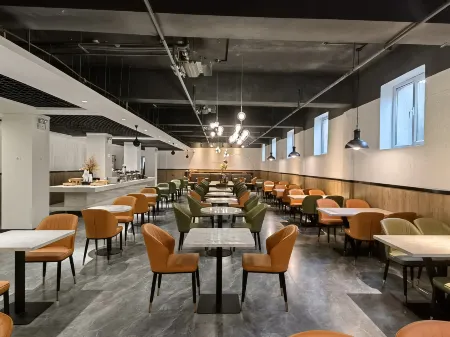 City Story Hotel Отели рядом с достопримечательностью «Cenial Folk Customs Park»